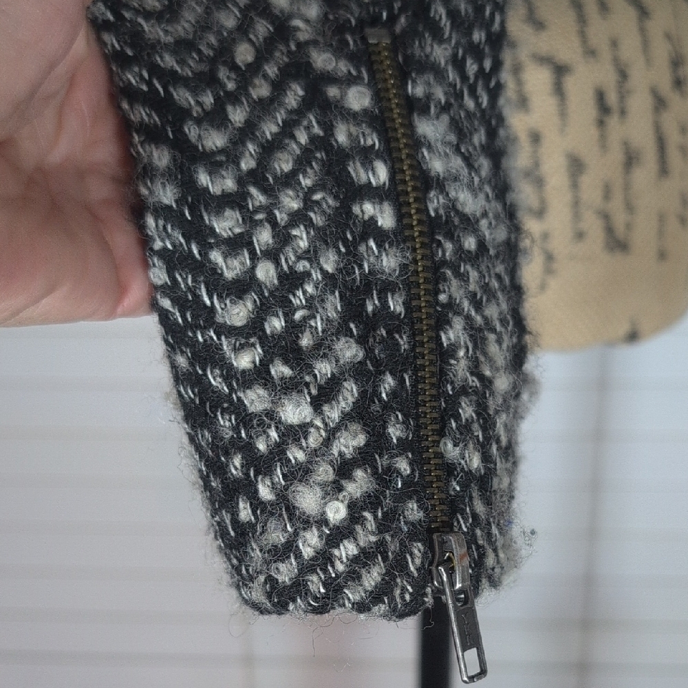 CAbi Black and White Tweed Herringbone Blazer Size 4 - Picture 5 of 11
